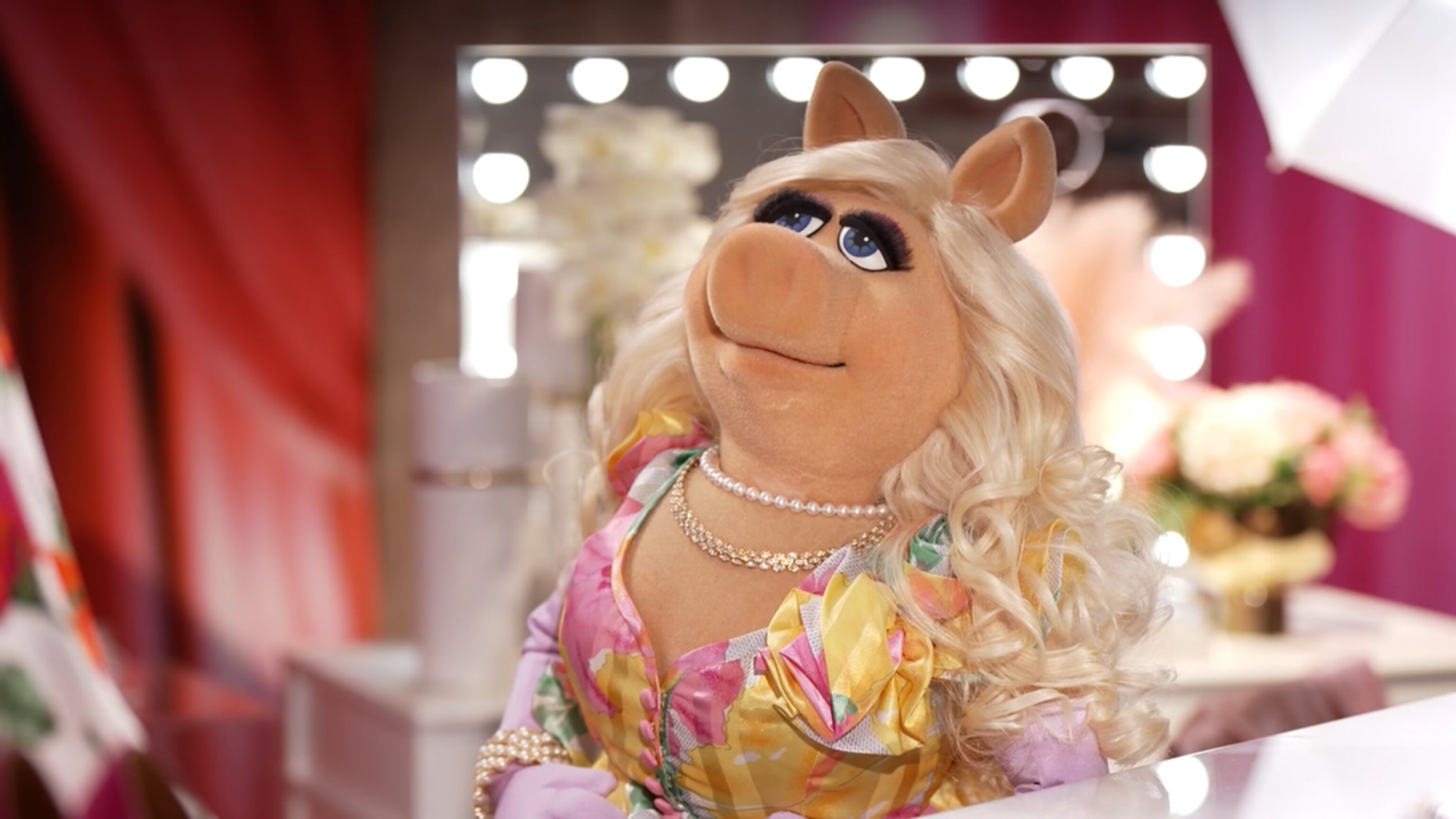 Miss Piggy talks 'The Muppet Show'