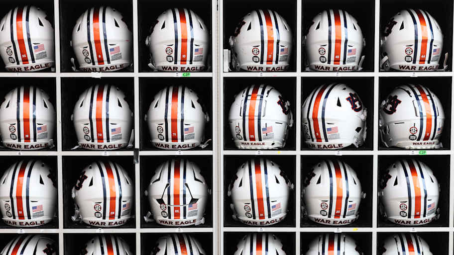 Auburn impresses top-ranked 2027 offensive lineman