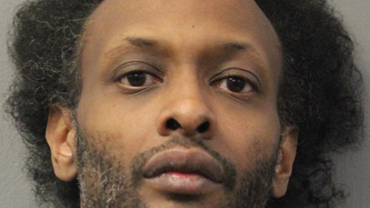 Chicago man arrested minutes after West Side stabbing, house fire