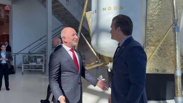 Bezos cans Amazon reporter in layoff bloodbath<br>