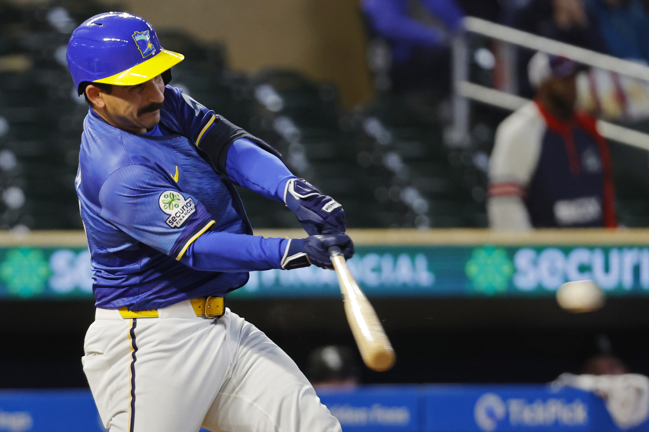 Red Sox claim Mickey Gasper<br><br>