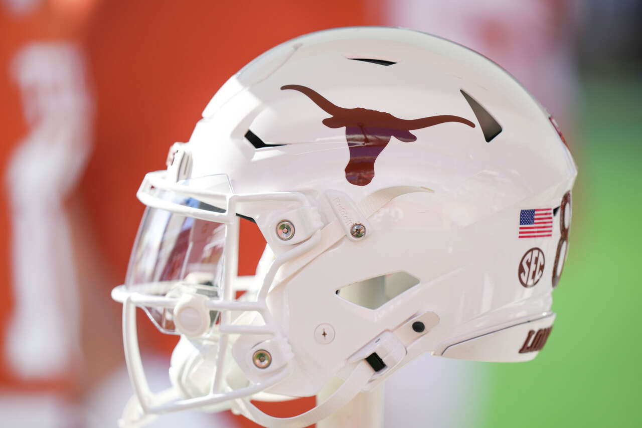 Texas Longhorns wrap up 2026 recruiting class with a defensive tackle from California<br><br>