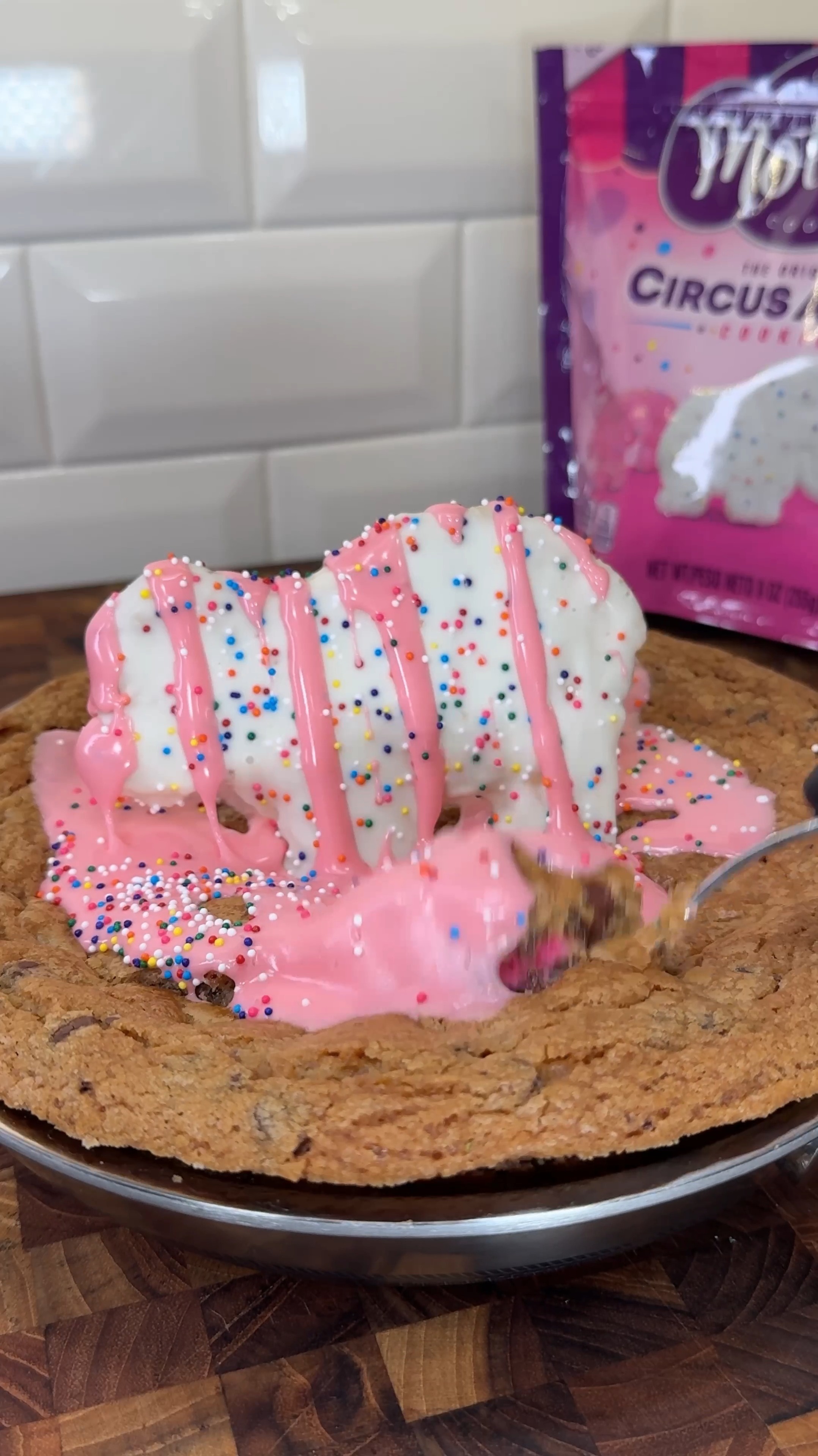 Circus animal cookie pie