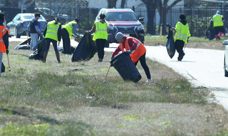 This Houston nonprofit, fed up with illegal dumping, is reclaiming its ...