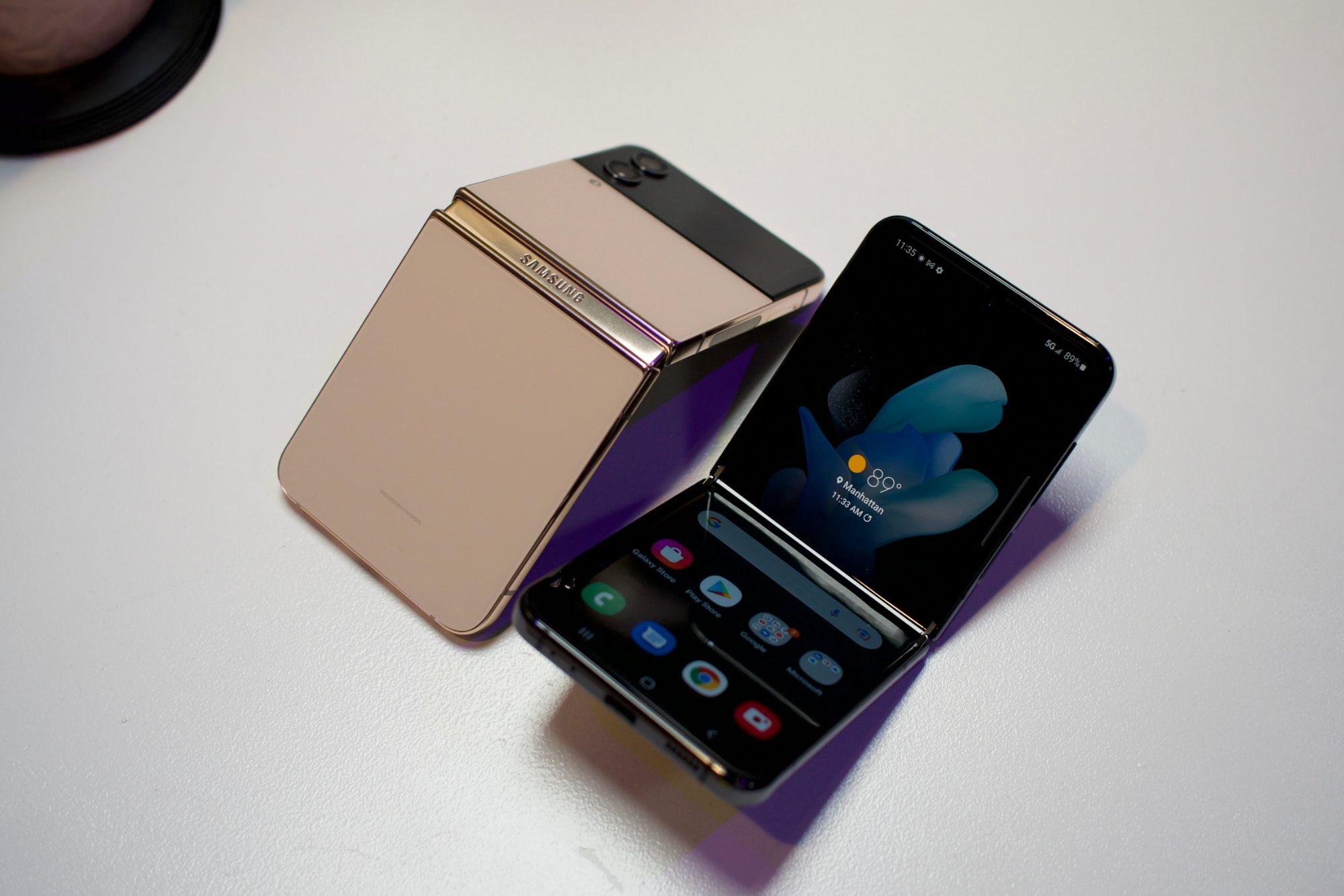 Apple could soon launch a clamshell-style foldable iPhone to rival ...