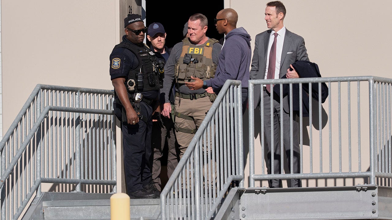 Federal judge orders Fulton County election raid documents to be unsealed<br><br>