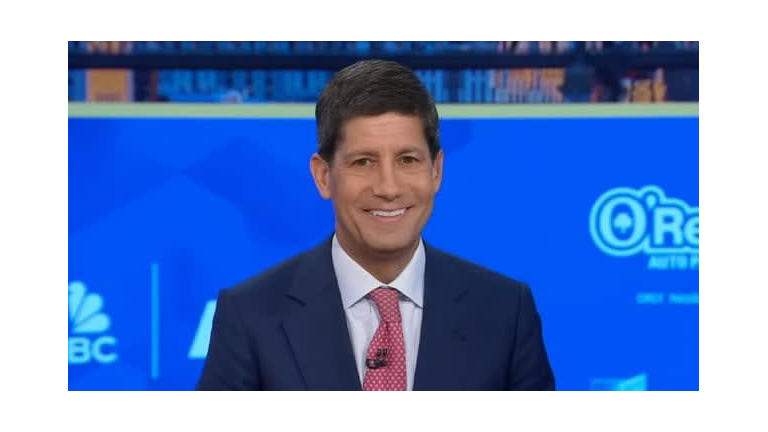 Bitcoin se desplomó a su mínimo en 15 meses mientras la elección de la Fed envía ondas de choque a través de los mercados