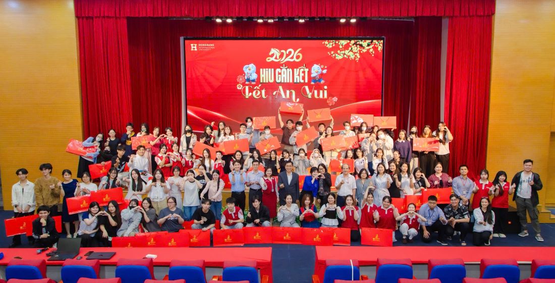 Tặng vé xe, quà Tết cho sinh viên là giáo dục về sự sẻ chia