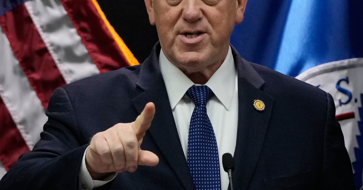 Trump's border czar pulling 700 immigration officers out of Minnesota ...