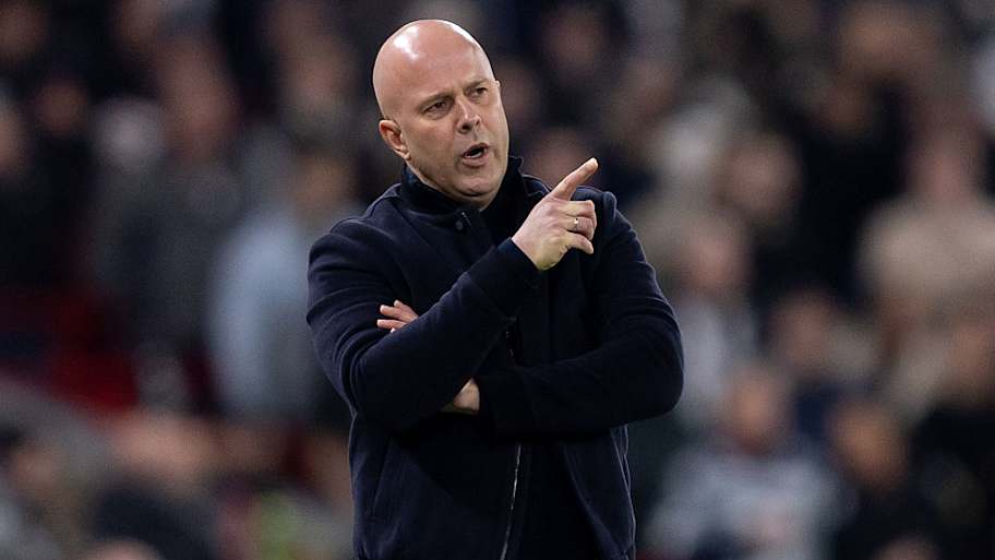 Vale más: Arne Slot se arriesga a la ira de los fanáticos del Liverpool con una extraña afirmación