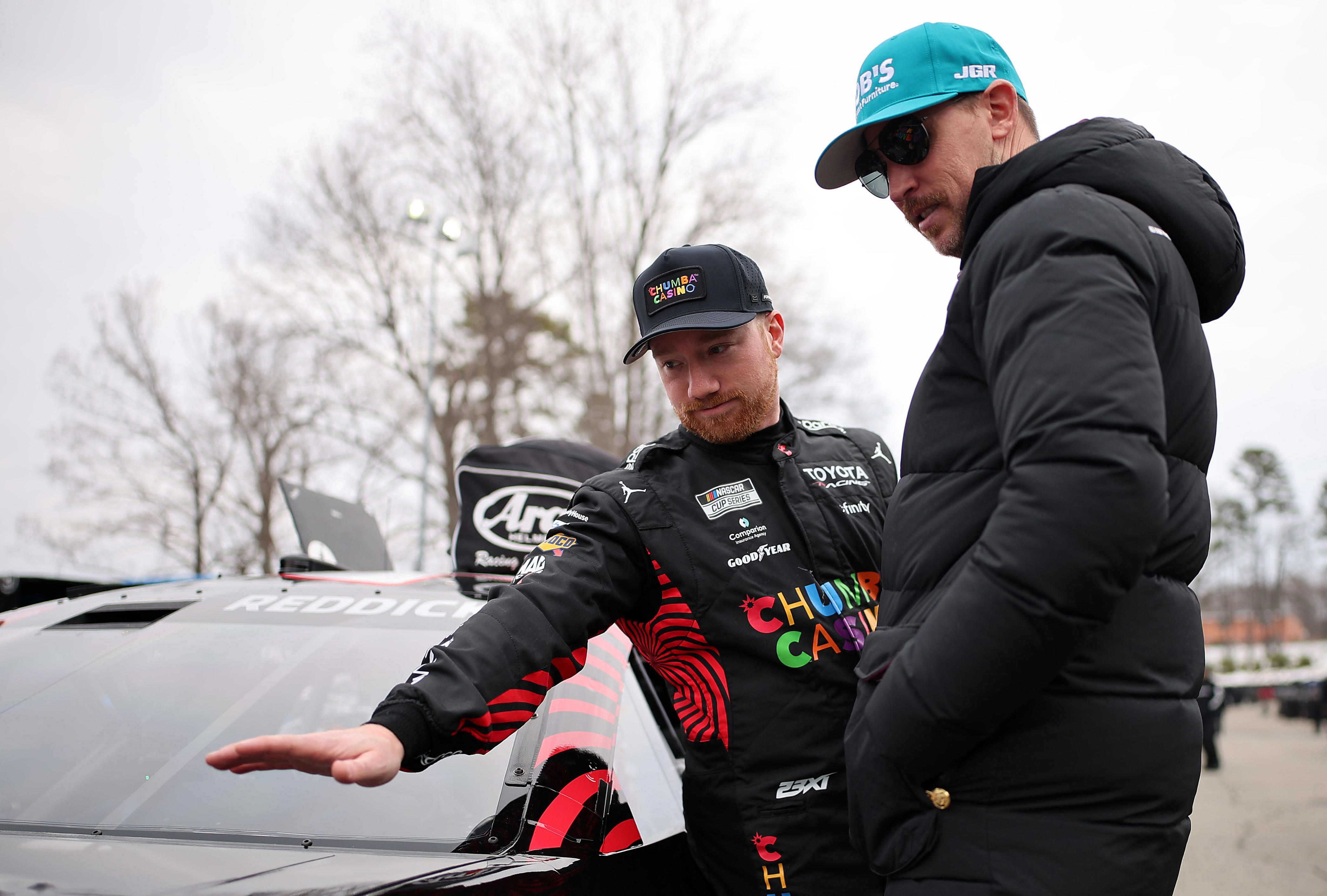 Denny Hamlin to race 2026 NASCAR season despite shoulder injury, family ...