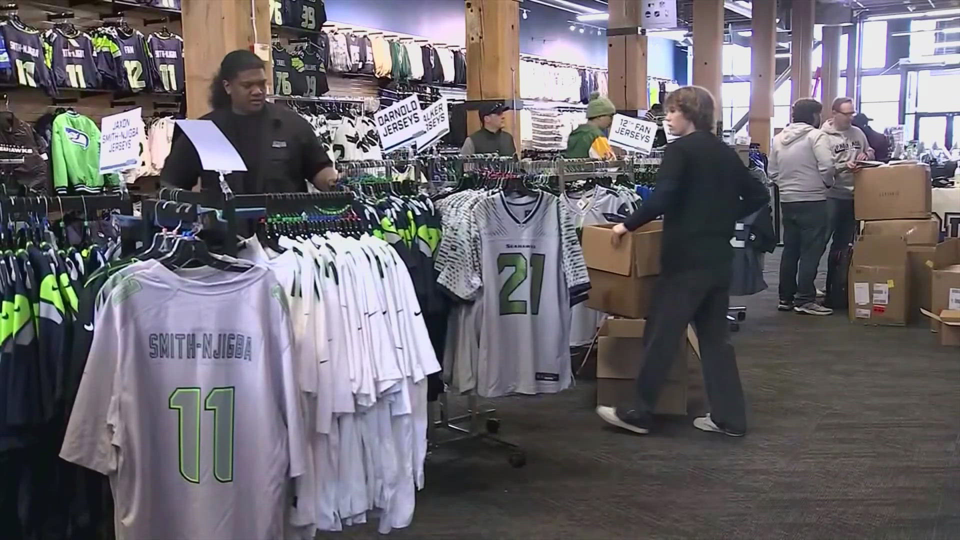 Super Bowl 60 merch draws fans at NFL shop in San Francisco