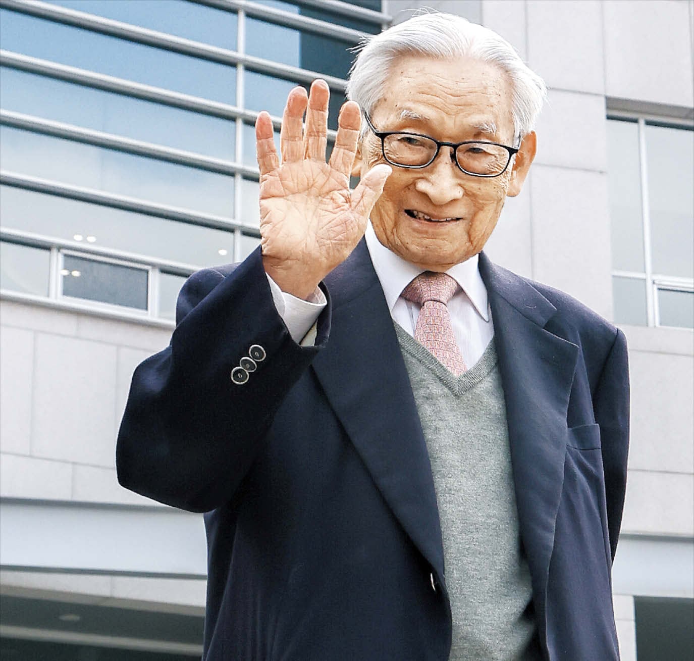 97-year-old former president's health secrets: walking, eating less ...