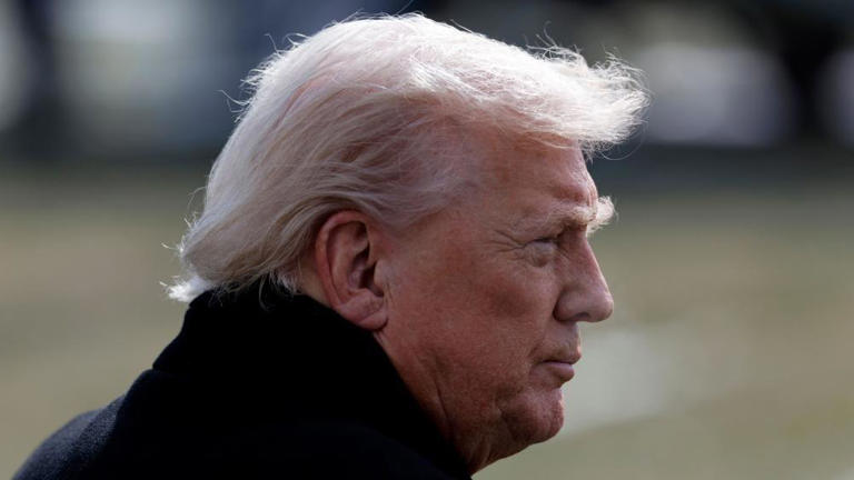 Por qué a Trump no le va a resultar fácil pasar página al escándalo por los archivos de Epstein