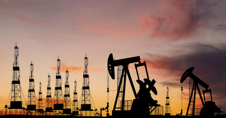 El petróleo cae en un mercado volátil mientras las próximas conversaciones entre Estados Unidos e Irán reavivan las esperanzas de desescalada.