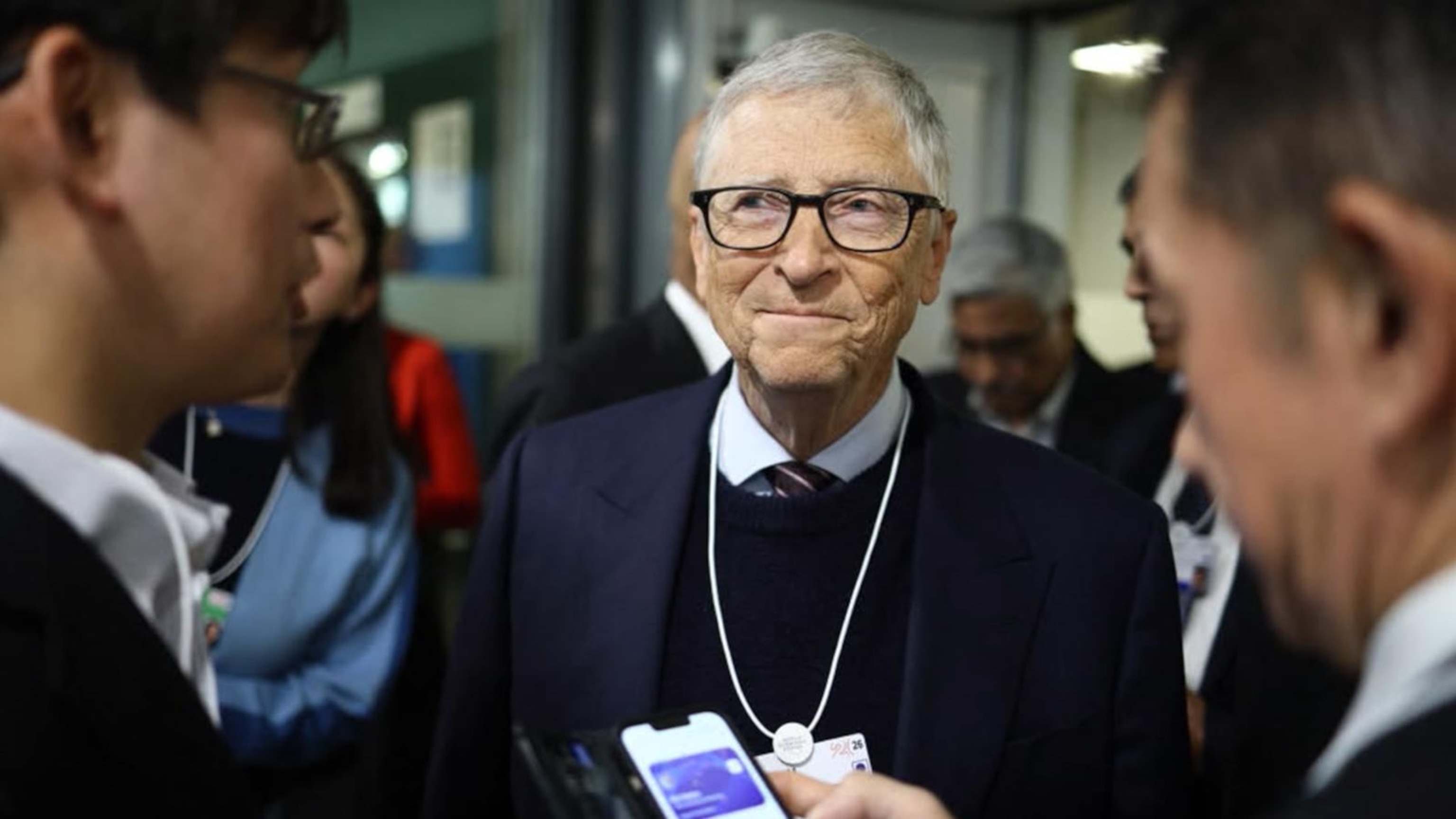 Bill Gates apologizes for Epstein ties as royal family faces new scrutiny<br><br>