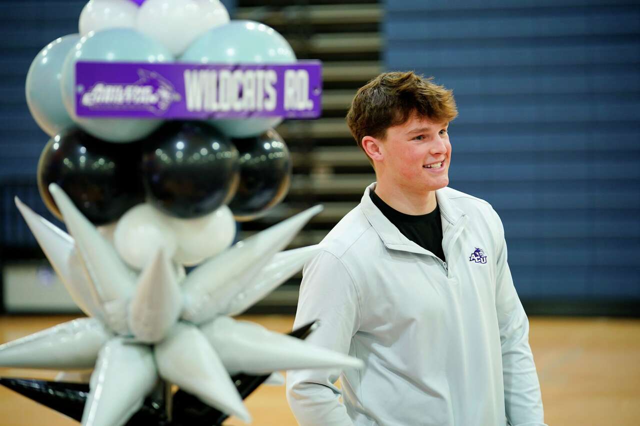 Smithson Valley's Colton Hornsby signs to play football at Abilene ...