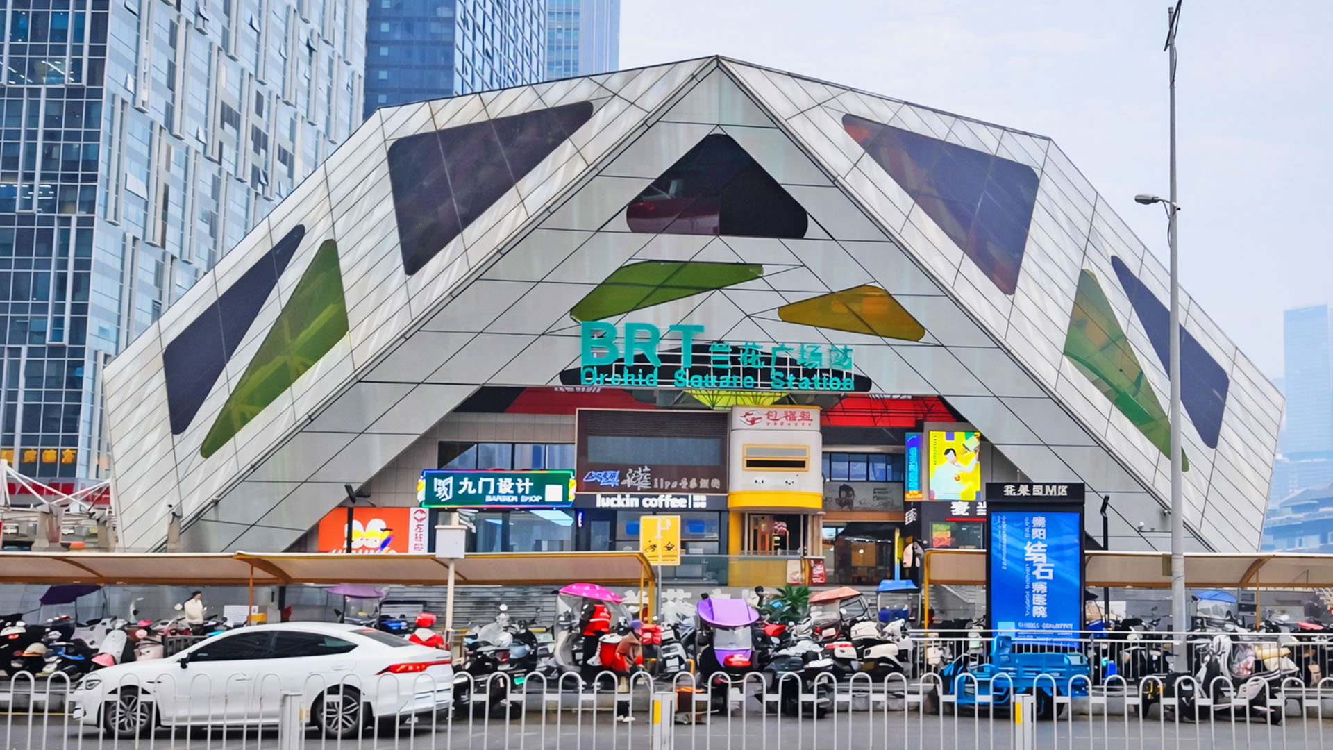 中国・成都の最新BRT駅デザイン