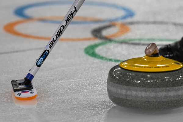 Olympic curling competition, luge training briefly delayed<br><br>