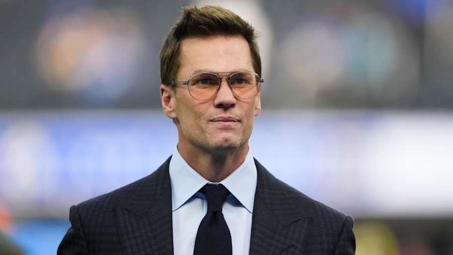 Tom Brady's old teammates called him out for not siding with Patriots in Super  Bowl