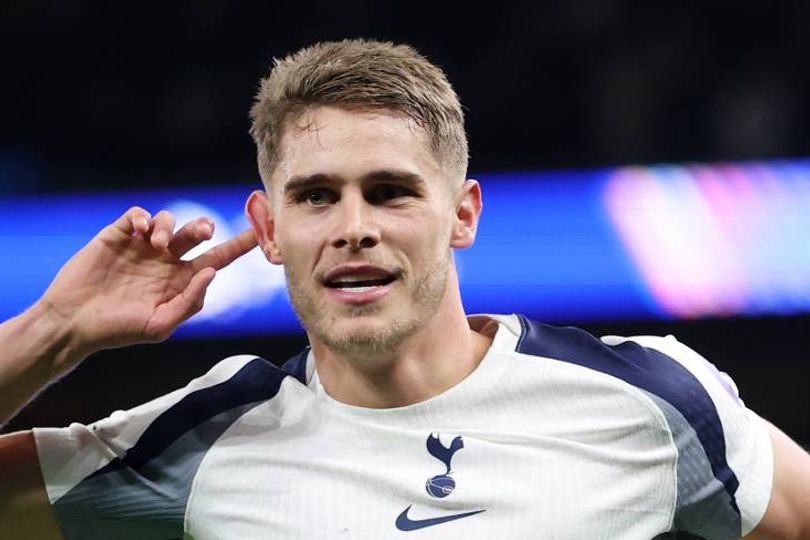 Se insta a Micky van de Ven a hacer que el Liverpool dé un paso al frente mientras Virgil van Dijk defiende