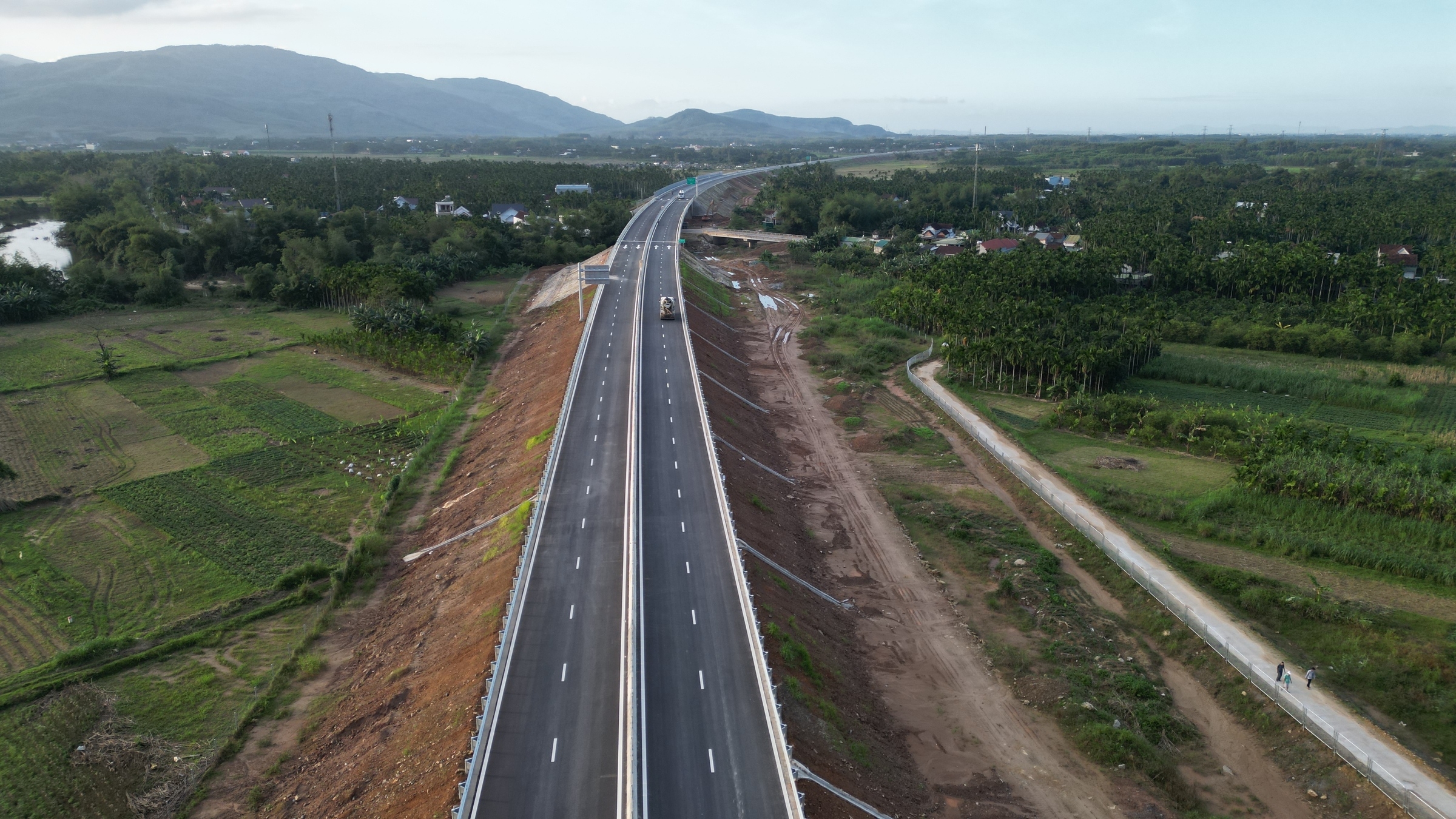 Một số đoạn cao tốc Bắc Nam có thể khai thác trước Tết