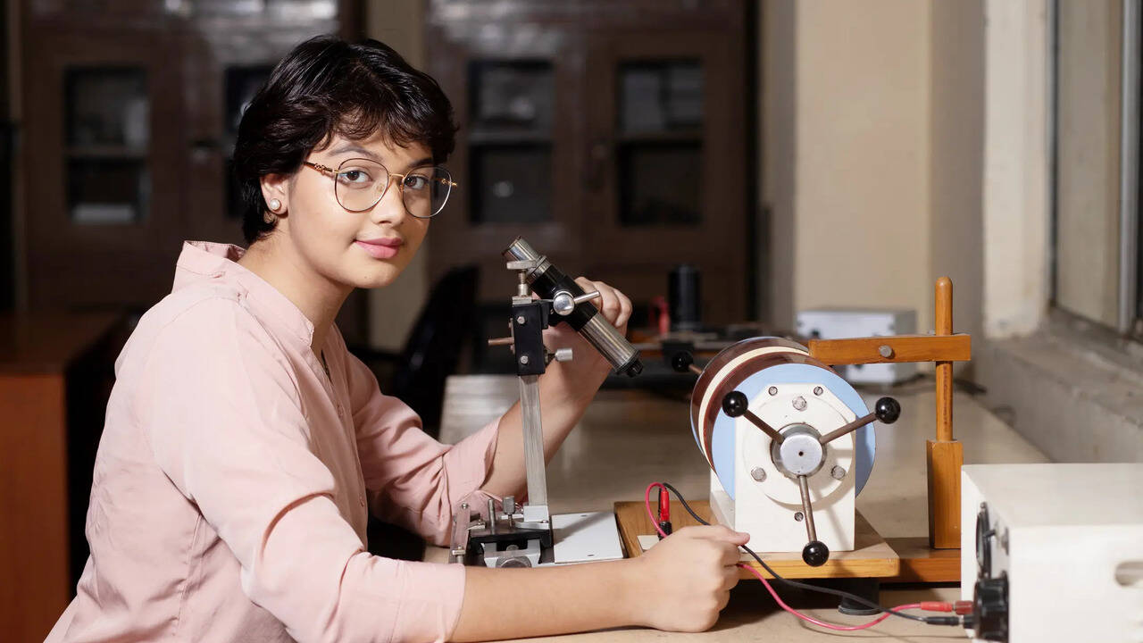 Struggling with physics? Ace the CBSE class 12 exam using this 4-step ...