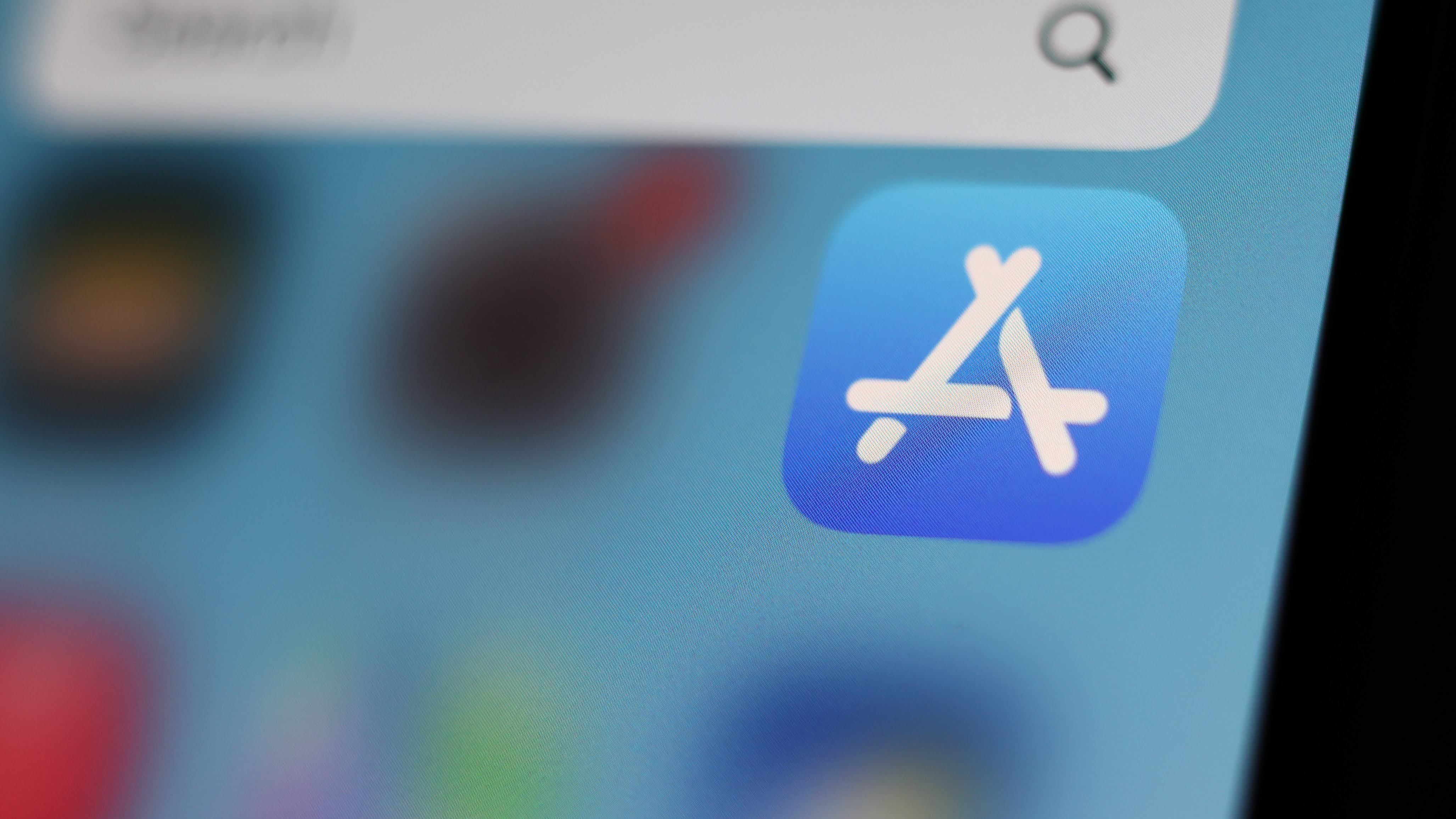 You can now vibe code Apple apps with Claude, OpenAI's Codex