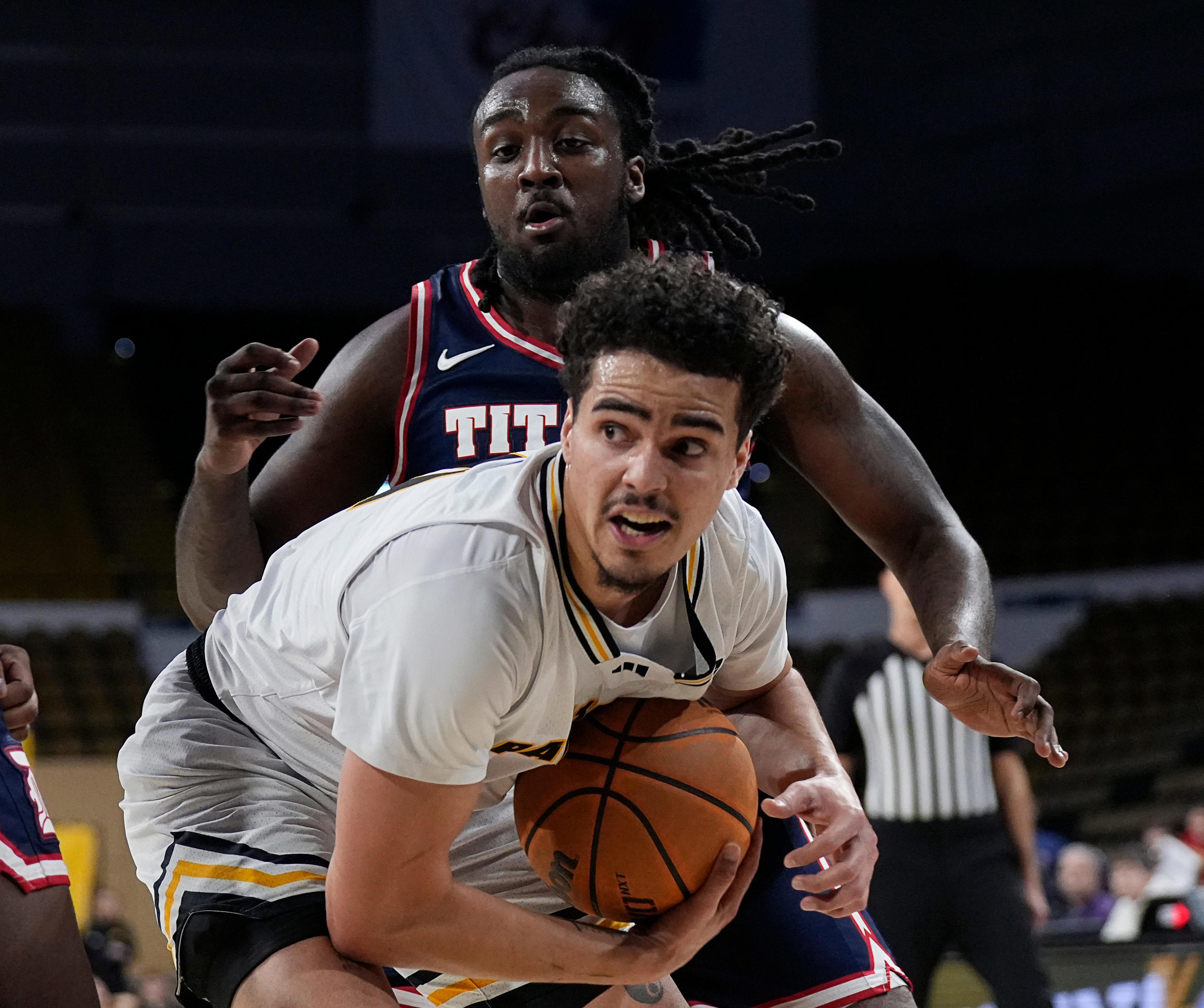 UWM gets back in the win column with career night from Chandler Jackson
