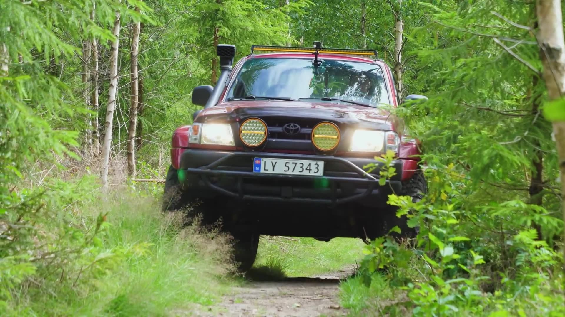 Terrengkjøring i oppgradert Toyota Hilux AT38
