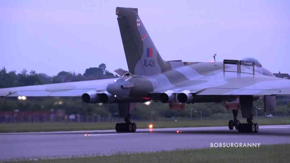 The legendary Vulcan howl erupts as XL426 pushes full power