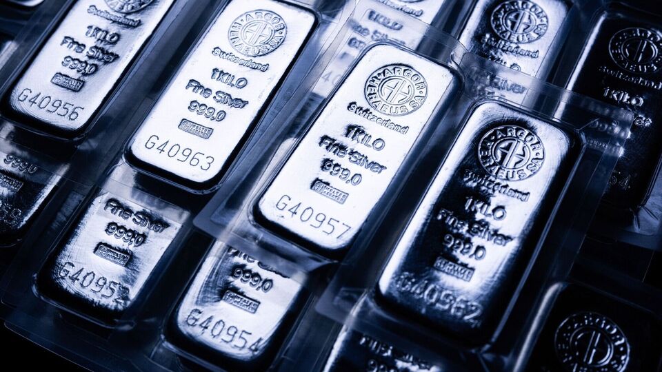 Silver ETFs crash up to 21% as white metal prices fall again - should investors stay away or buy?