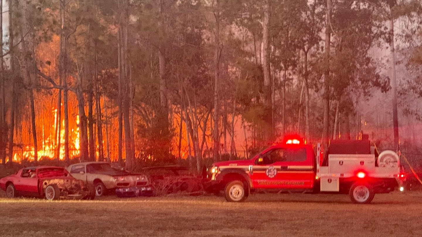 Brush fire sends smoke over roadways, prompts evacuations in Flagler County