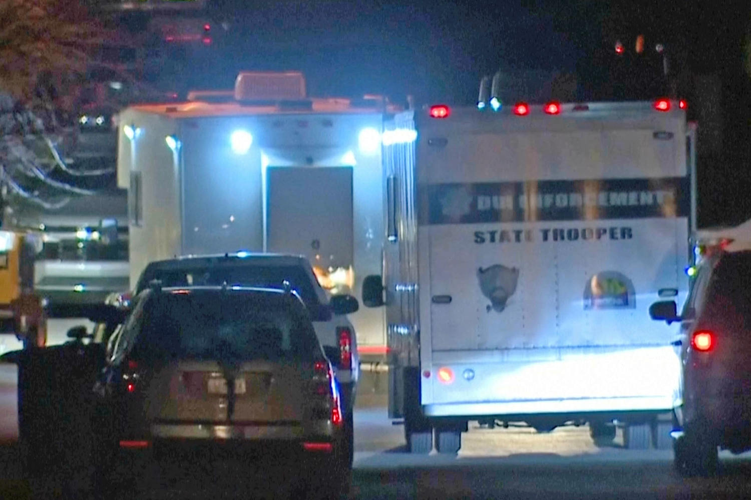 Arizona DPS helicopter crashes while responding to shooting, killing both on board<br><br>