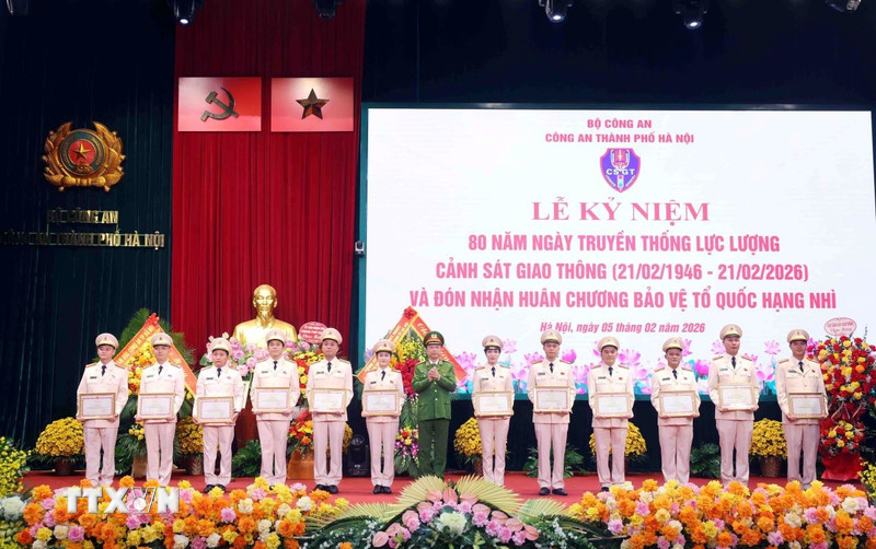 CSGT Hà Nội chuyển từ xử lý trực tiếp sang quản trị giao thông hiện đại