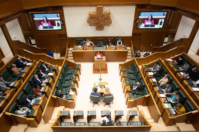 El Parlamento Vasco pide estimular el uso del euskera en el ámbito de ...