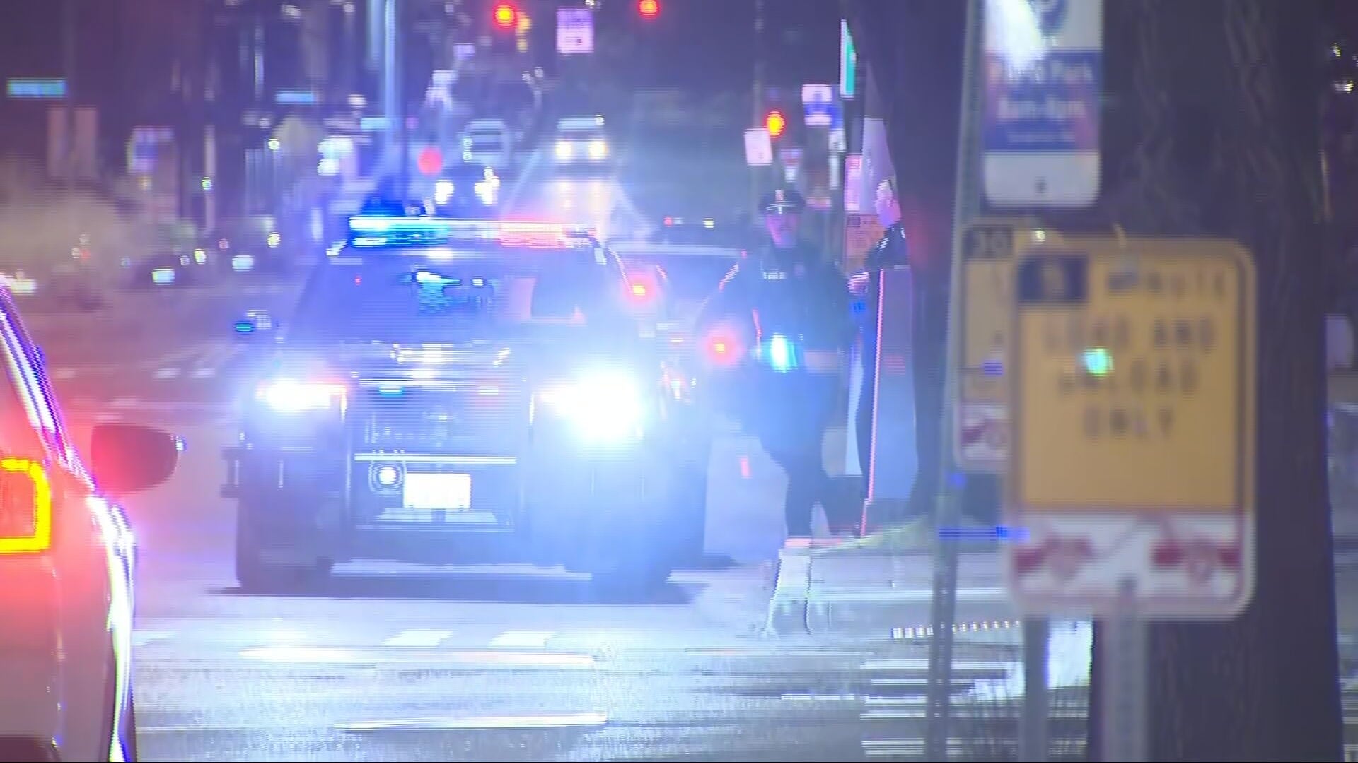 SPD: Armed suspects rob gas stations in North and West Seattle