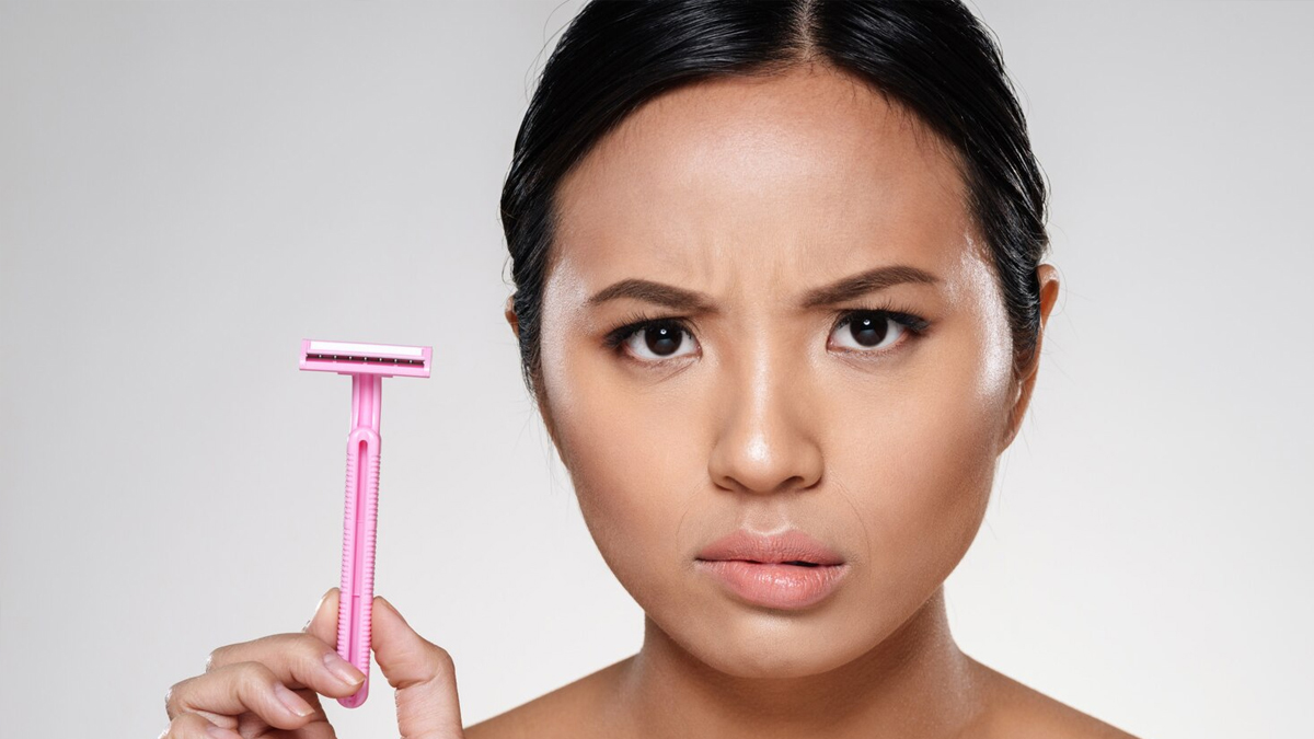 How to use a face razor without getting irritation: A dermatologist’s ...