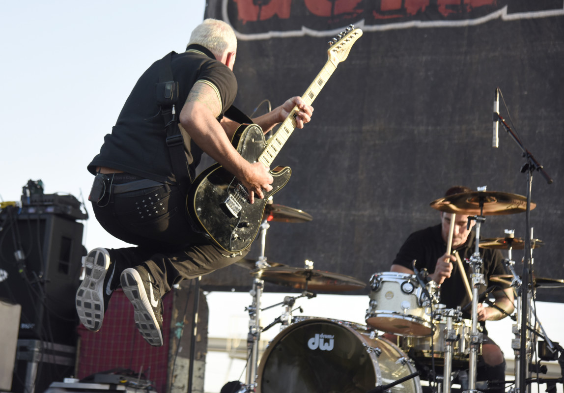 '90s punk rock band announces hometown show before North American tour