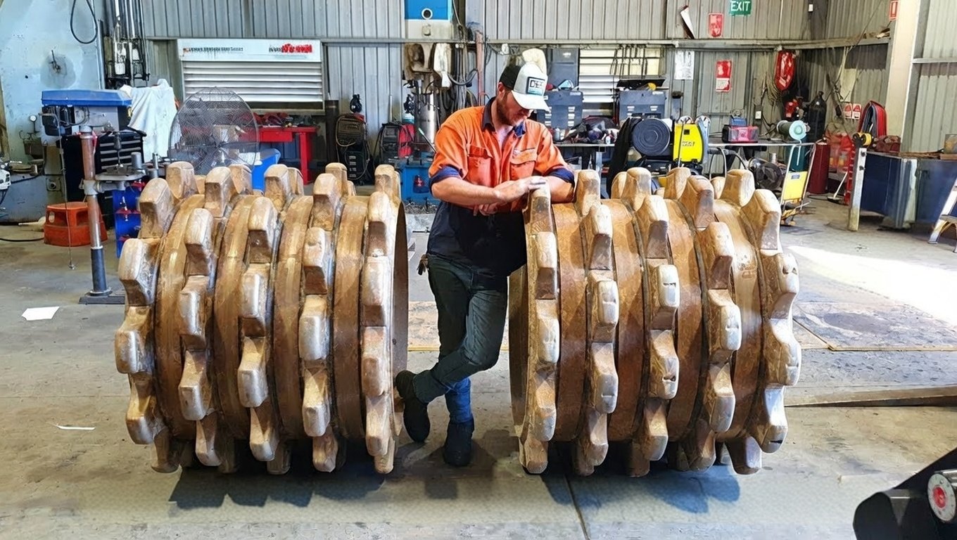 Replacing damaged soil compactor wheel caps