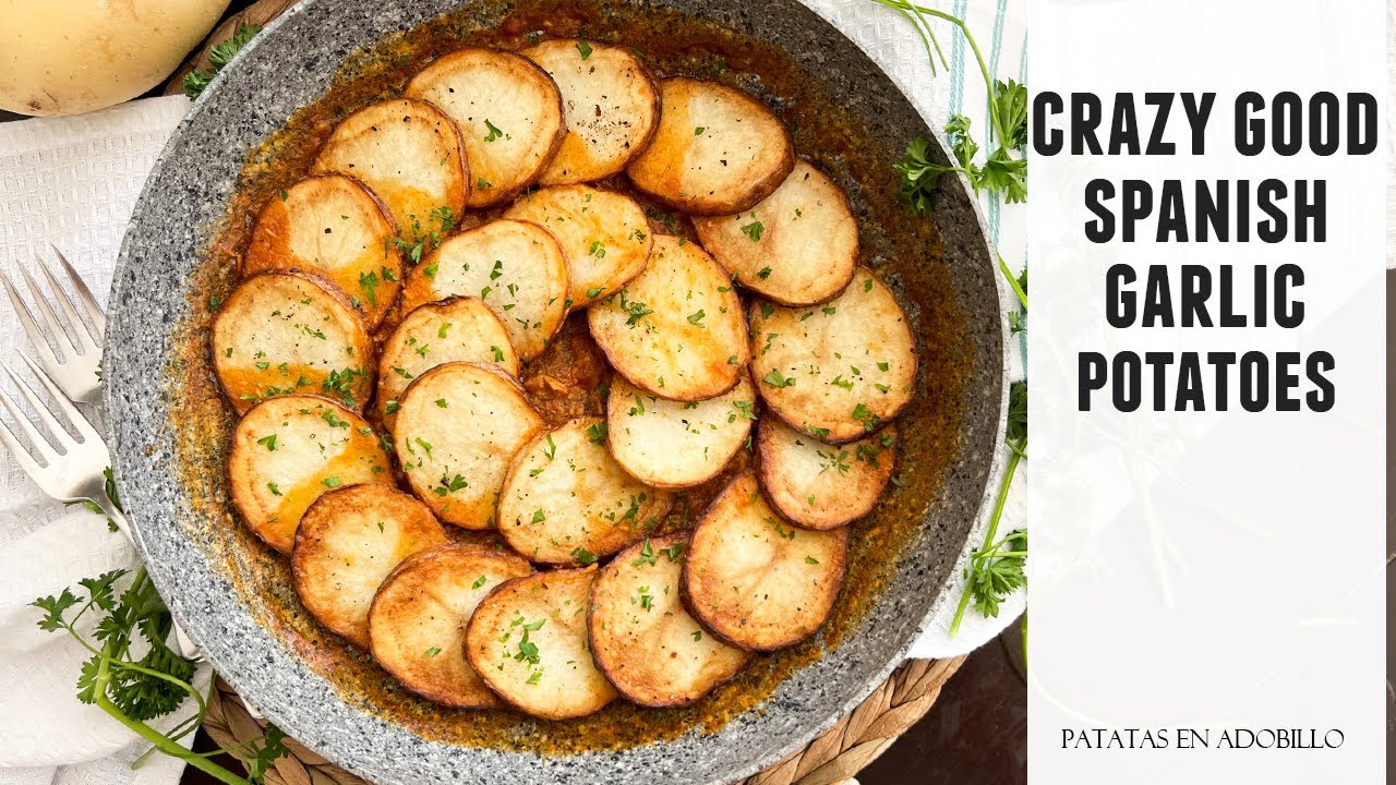 Spanish patatas en adobillo | Garlic potatoes in an irresistible sauce