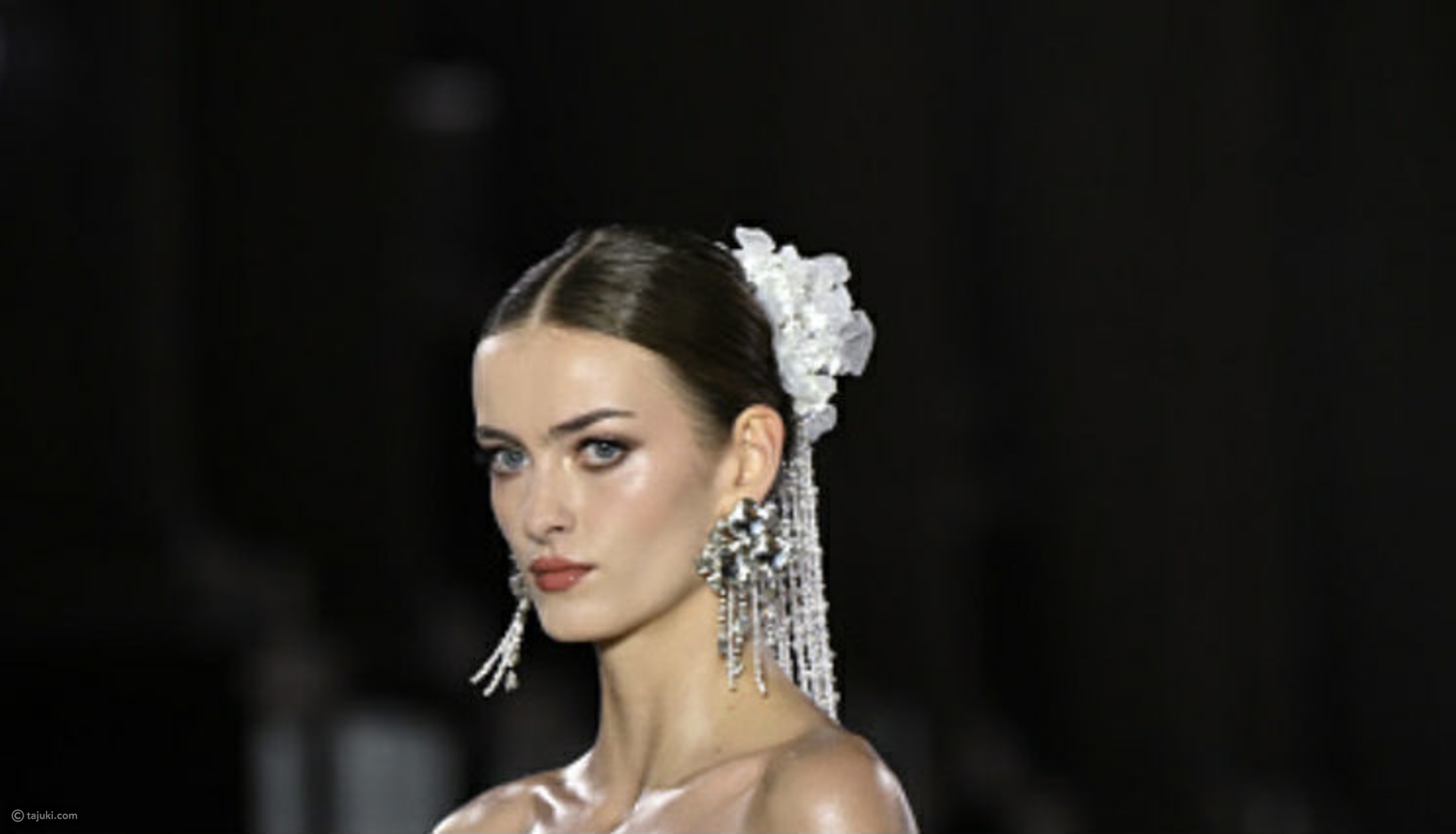 شعر ملموم من دار طوني مع طرحة عرس من عيدان اللؤلؤ