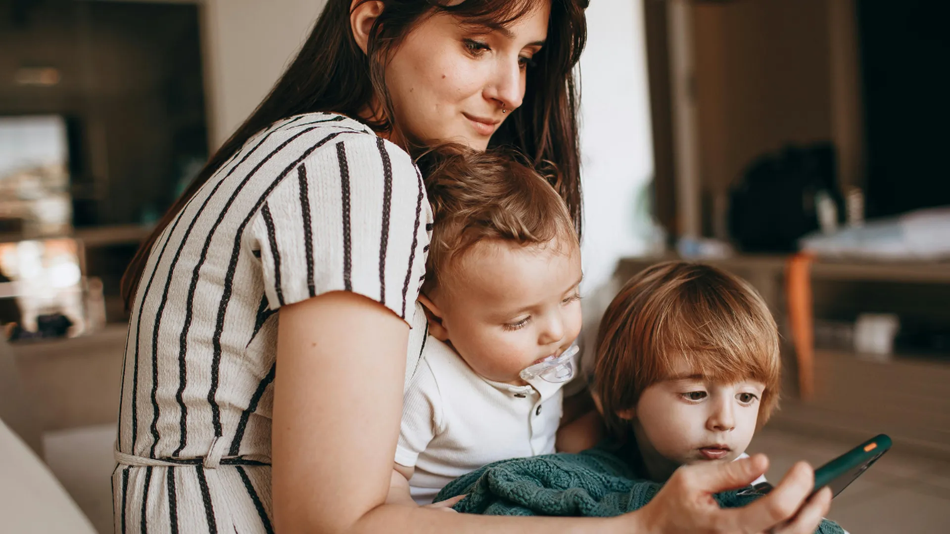 Onderzoek: smartphone vóór deze leeftijd vergroot risico op depressie ...