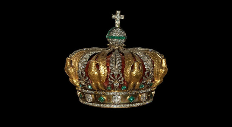Roubo no Louvre. Museu prepara restauro da coroa da imperatriz Eugénia