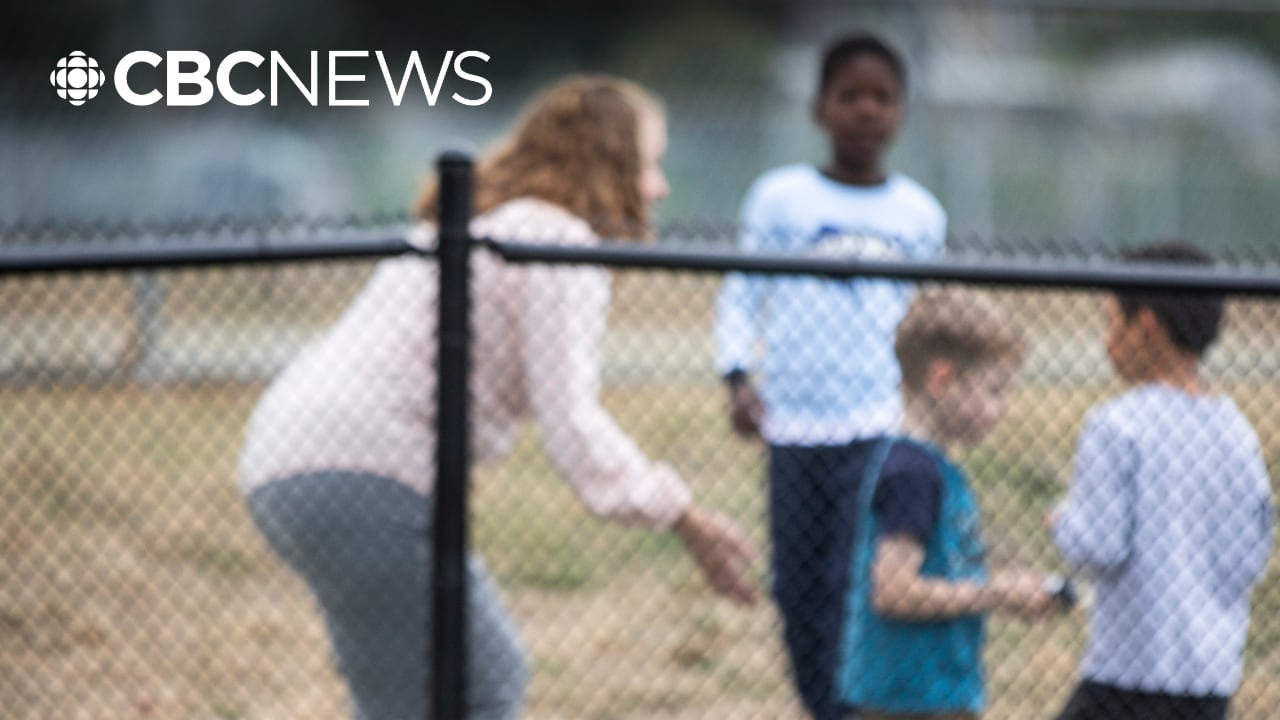 How parents can teach their kids to talk to strangers safely