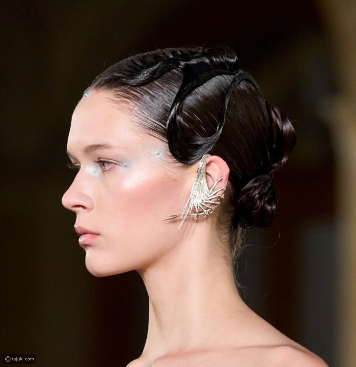 ستراس العيون والوجنات الفضي مع شعر ريترو مبلل