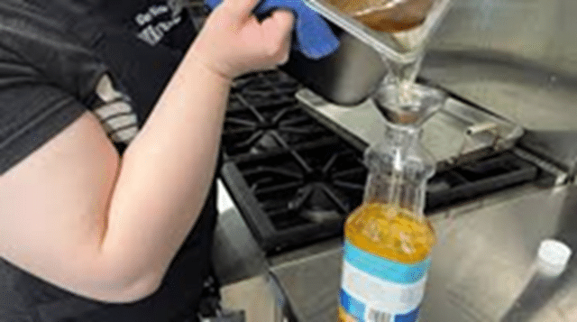 Kitchen oil spill cleaning: If there are oil stains in the kitchen, do ...