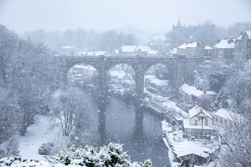 Snow maps show Yorkshire faces blizzard with up to 19cm falling in UK