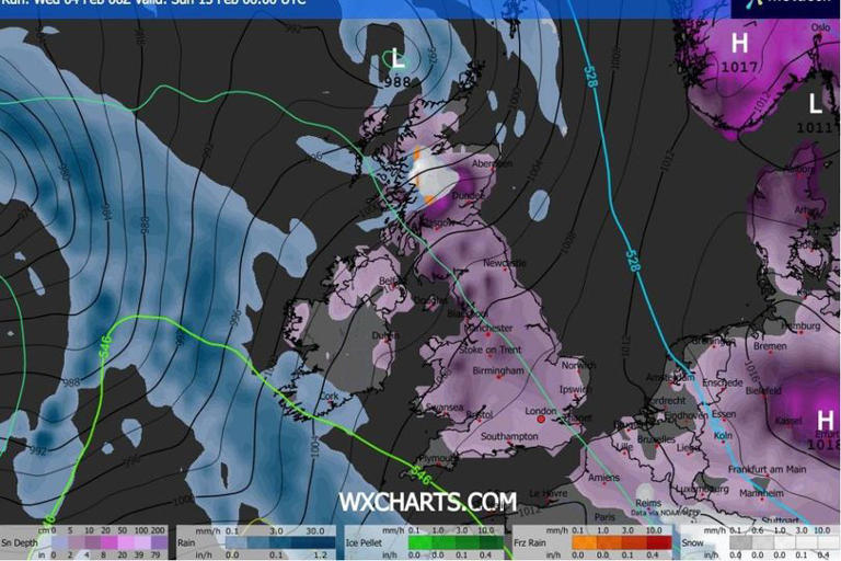 Snow maps show Yorkshire faces blizzard with up to 19cm falling in UK