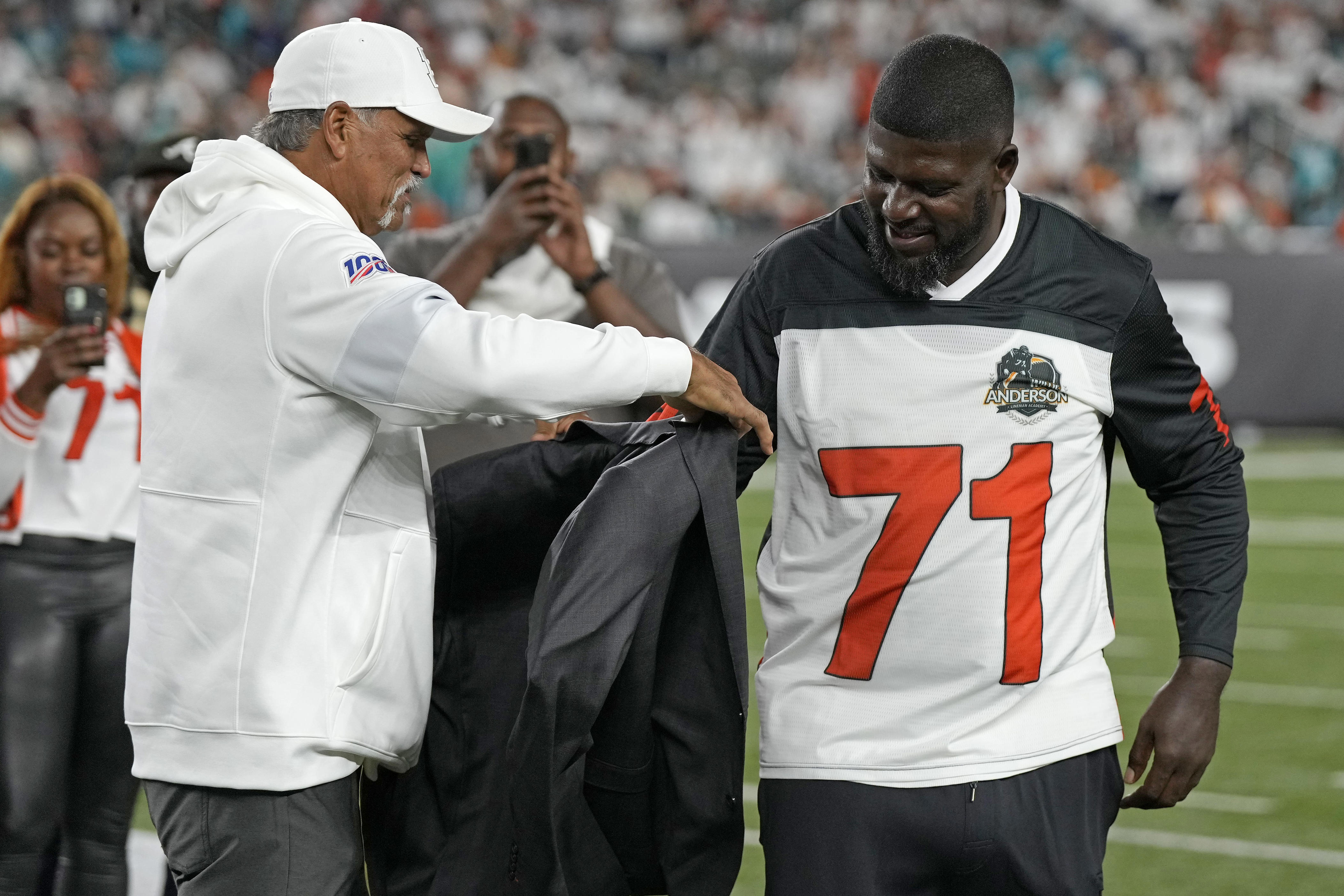 Willie Anderson asks Bengals' ownership to rethink Ring of Honor plan